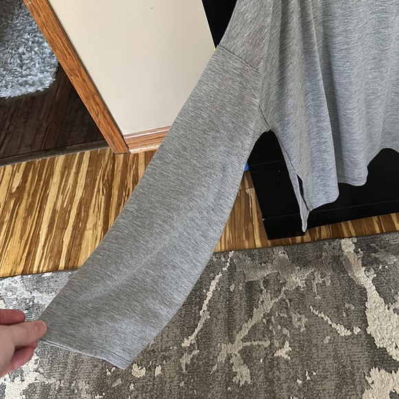 Gray pull over - Picture 3 of 5